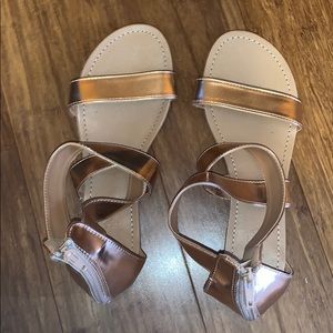 Flat sandals